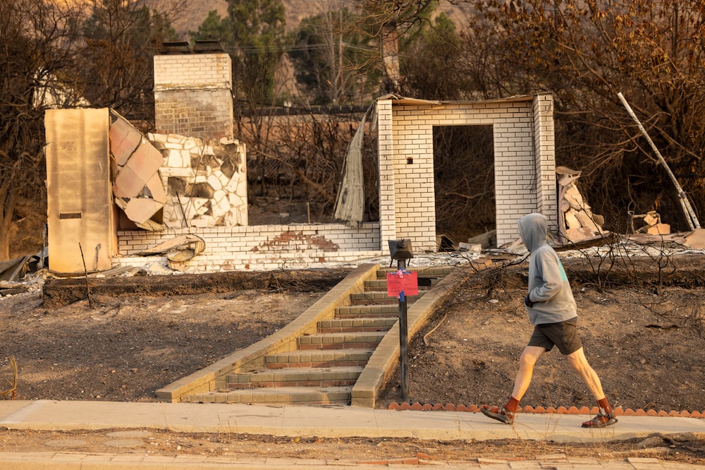 Una casa destruida por el incendio de Eaton en Pasadena, California, el 17 de enero de 2025. Una casa destruida por el incendio de Eaton en Pasadena, California, el 17 de enero de 2025.