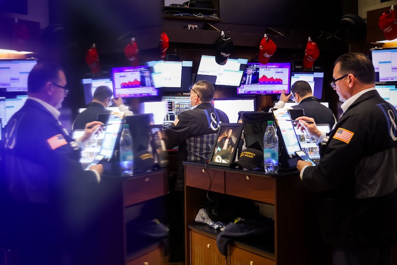 Operadores trabajan en la Bolsa de Nueva York (NYSE), el jueves 15 de mayo de 2025. Operadores trabajan en la Bolsa de Nueva York (NYSE), el jueves 15 de mayo de 2025.