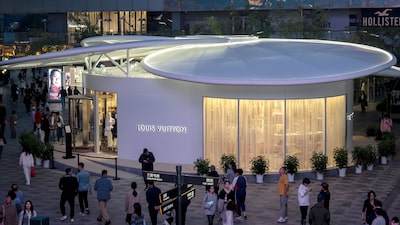 Louis Vuitton vê vendas caírem na China após disputa com fabricante local de chá Louis Vuitton vê vendas caírem na China após disputa com fabricante local de chá