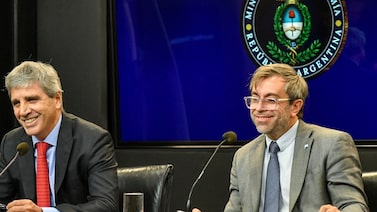 Tras pulseada por el dólar, Caputo apunta a despejar vencimientos de la antesala electoral Tras pulseada por el dólar, Caputo apunta a despejar vencimientos de la antesala electoral