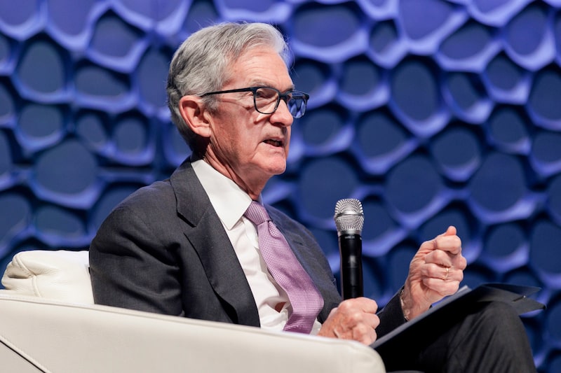 Varios funcionarios de la Reserva Federal han señalado que están abiertos a recortar las tasas de interés a un ritmo más deliberado el año que viene. Varios funcionarios de la Reserva Federal han señalado que están abiertos a recortar las tasas de interés a un ritmo más deliberado el año que viene.