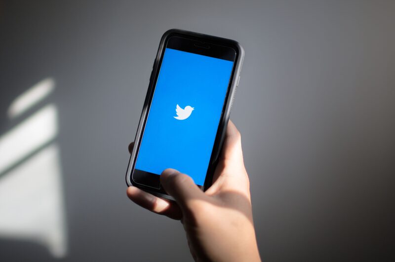 El jefe de Tesla, Elon Musk, que es el mayor accionista de Twitter, con una participación activa del 9,1%, inició el lunes una encuesta en Twitter preguntando a los usuarios si querían un botón de edición. El jefe de Tesla, Elon Musk, que es el mayor accionista de Twitter, con una participación activa del 9,1%, inició el lunes una encuesta en Twitter preguntando a los usuarios si querían un botón de edición.