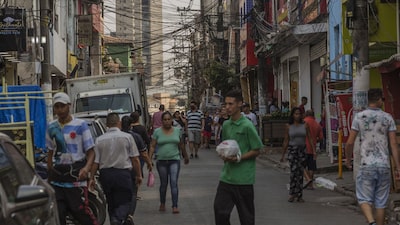 Pobreza baja en Argentina, pero la dinámica de salarios e inflación condicionan la tendencia Pobreza baja en Argentina, pero la dinámica de salarios e inflación condicionan la tendencia