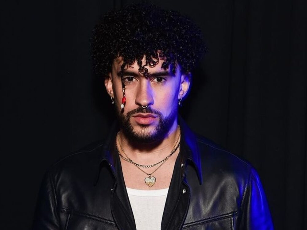 Bad Bunny lanza su cuarto álbum de estudio en solitario Un Verano sin Ti, luego de su última entrega de noviembre de 2020.
Bad Bunny lanza su cuarto álbum de estudio en solitario Un Verano sin Ti, luego de su última entrega de noviembre de 2020.