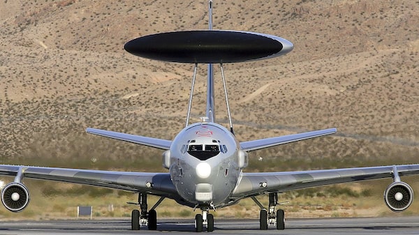 EE.UU. sufre la primera pérdida en combate de un valioso jet E-3 en un ataque con misiles EE.UU. sufre la primera pérdida en combate de un valioso jet E-3 en un ataque con misiles