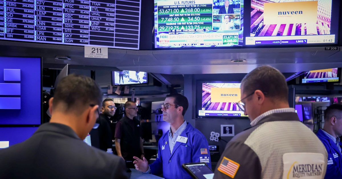 Mercado norteamericano cierra con cautela por inflación y Nvidia