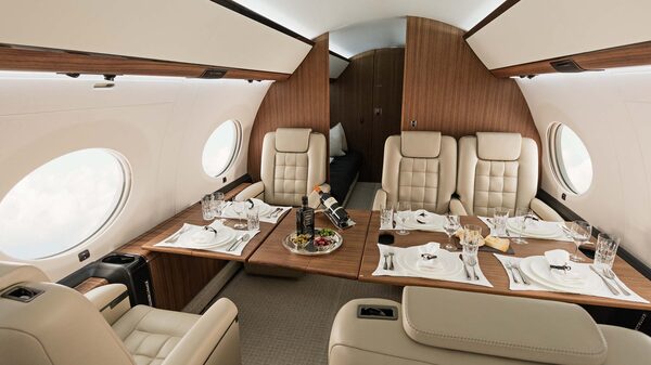 Demanda por jatinhos e carros de luxo cresce no Brasil e atrai gigantes do setor Demanda por jatinhos e carros de luxo cresce no Brasil e atrai gigantes do setor