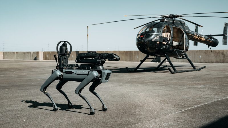 Cães-robôs ganham espaço na polícia dos EUA e já atuam até em confrontos armados Cães-robôs ganham espaço na polícia dos EUA e já atuam até em confrontos armados