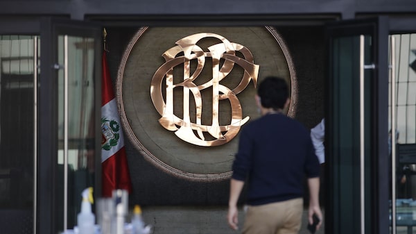 BCR aumenta tasa de Perú por novena vez consecutiva a 4,5% mientras precios suben BCR aumenta tasa de Perú por novena vez consecutiva a 4,5% mientras precios suben