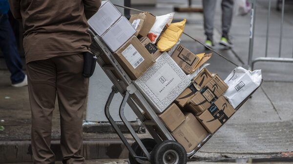 Amazon Deepens Gloom for Battered E-Commerce Stocks Amazon Deepens Gloom for Battered E-Commerce Stocks