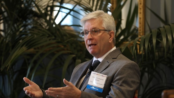 Waller de la Fed dice que el dólar resistirá las amenazas de China y las criptomonedas Waller de la Fed dice que el dólar resistirá las amenazas de China y las criptomonedas