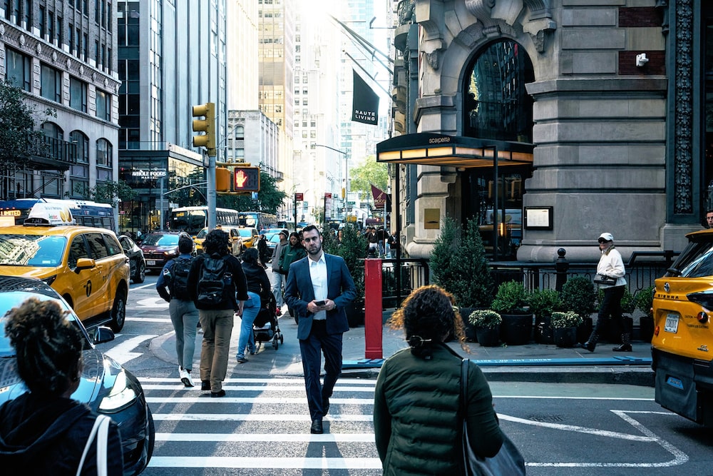 Os restaurantes de Nova York estão enfrentando pressões decorrentes do aumento dos prêmios de seguro, das taxas de juros, dos salários e de outros custos. (Foto: Bing Guan/Bloomberg) Os restaurantes de Nova York estão enfrentando pressões decorrentes do aumento dos prêmios de seguro, das taxas de juros, dos salários e de outros custos. (Foto: Bing Guan/Bloomberg)
