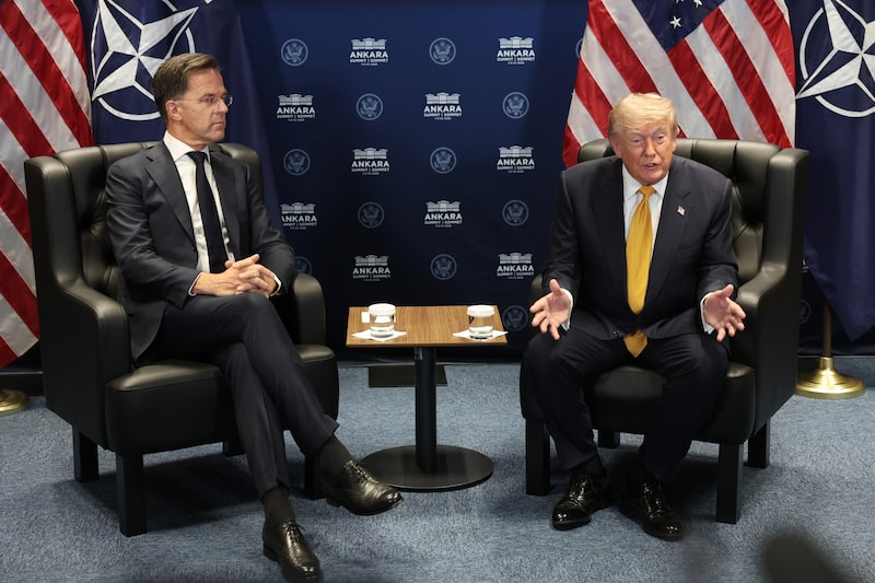 Presidente Trump ao lado do secretário-geral da OTAN, Mark Rutte, na cúpula anual da aliança militar. Presidente Trump ao lado do secretário-geral da OTAN, Mark Rutte, na cúpula anual da aliança militar.