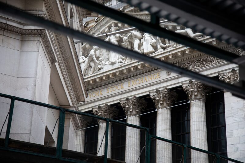 Bolsa de Valores de Nova York: mercado de capitais tem primeiro semestre de queda nos negócios Bolsa de Valores de Nova York: mercado de capitais tem primeiro semestre de queda nos negócios