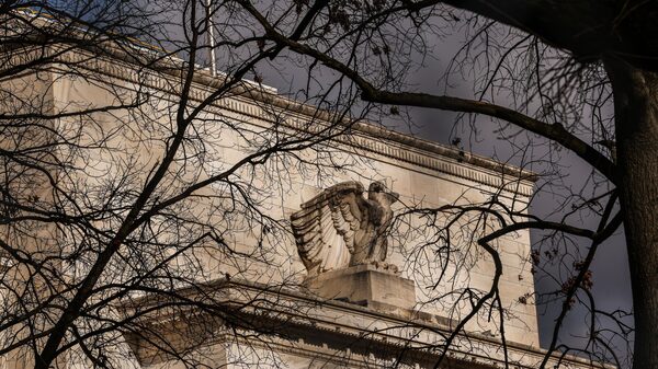 Los riesgos de inflación siguen haciendo que la Fed posponga los recortes de tasas Los riesgos de inflación siguen haciendo que la Fed posponga los recortes de tasas