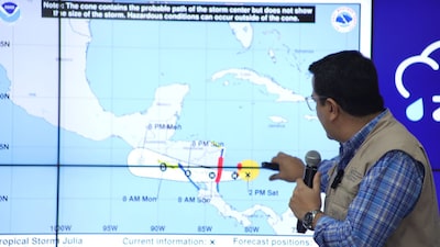 El Salvador suspende clases por huracán Julia, país en Estado de Emergencia El Salvador suspende clases por huracán Julia, país en Estado de Emergencia