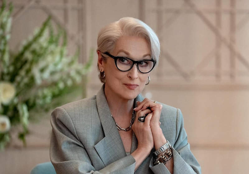 Meryl Streep retoma o papel de Miranda Priestly, a temida editora-chefe da revista Runway, em cena de O Diabo Veste Prada 2. Vinte anos após o original, a personagem volta a comandar o universo da moda — e as bilheterias. Meryl Streep retoma o papel de Miranda Priestly, a temida editora-chefe da revista Runway, em cena de O Diabo Veste Prada 2. Vinte anos após o original, a personagem volta a comandar o universo da moda — e as bilheterias.