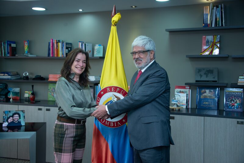 Carmen Caballero, y el ministro de Comercio, Germán Umaña Carmen Caballero, y el ministro de Comercio, Germán Umaña