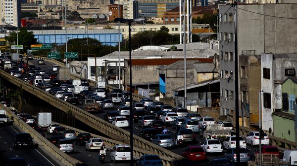 El etanol se acumula en Brasil mientras los conductores optan por gasolina barata El etanol se acumula en Brasil mientras los conductores optan por gasolina barata