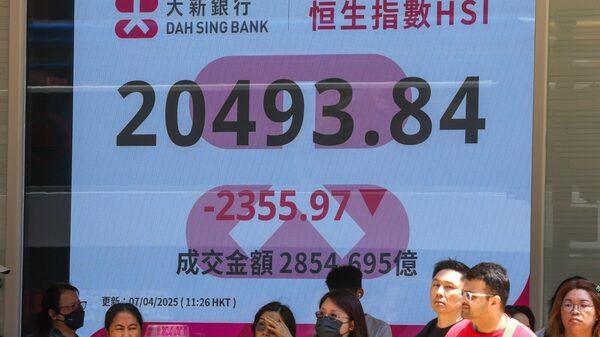 Ações de Hong Kong recuam 13% e sofrem a maior queda desde 1997 com tarifas de Trump Ações de Hong Kong recuam 13% e sofrem a maior queda desde 1997 com tarifas de Trump
