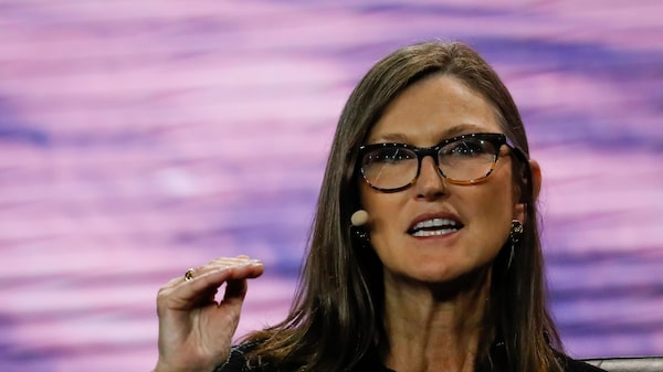 Cathie Wood espera que ações da Tesla quadrupliquem Cathie Wood espera que ações da Tesla quadrupliquem