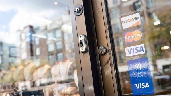 Visa y Mastercard llegan a un acuerdo de US$30 mil millones con los minoristas estadounidenses Visa y Mastercard llegan a un acuerdo de US$30 mil millones con los minoristas estadounidenses