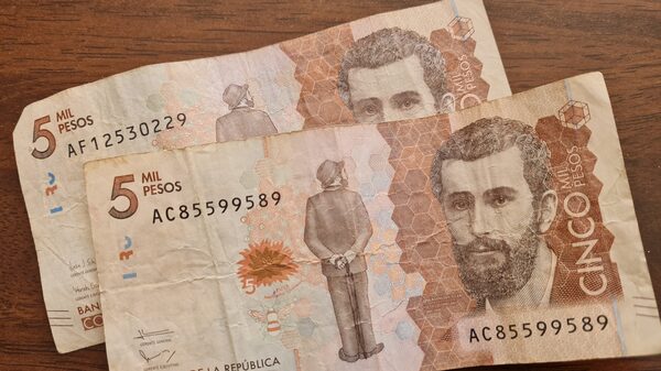 En 37 años el salario mínimo de Colombia solo ha subido 6.100 pesos anuales En 37 años el salario mínimo de Colombia solo ha subido 6.100 pesos anuales