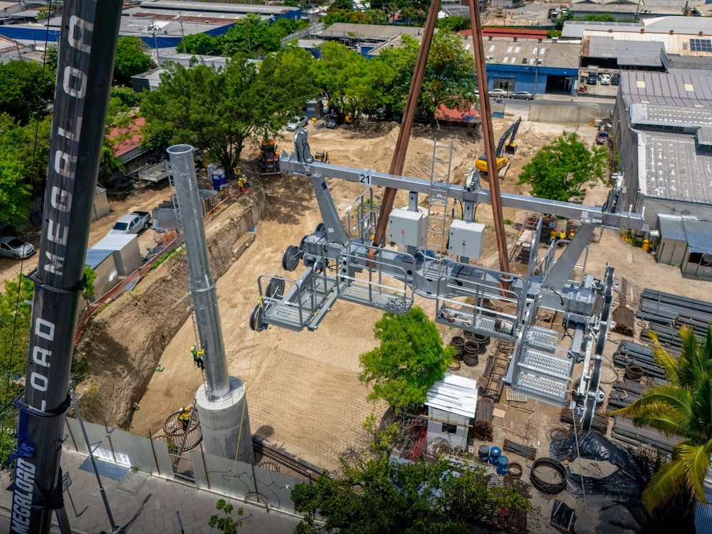 Trabajos de instalación de la quinta torre, como parte la construcción del Aerocable, en San Salvador, el 14 de julio de 2026. Trabajos de instalación de la quinta torre, como parte la construcción del Aerocable, en San Salvador, el 14 de julio de 2026.