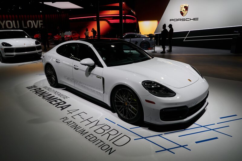 Porsche Panamera 4 E-Hybrid Platinum Edition Porsche Panamera 4 E-Hybrid Platinum Edition