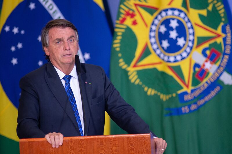 En declaraciones a un canal de televisión local el martes, Bolsonaro revivió su afirmación de que hubo un fraude generalizado en las elecciones estadounidenses que su estrecho aliado, el ex presidente estadounidense Donald Trump, perdió frente a Biden. En declaraciones a un canal de televisión local el martes, Bolsonaro revivió su afirmación de que hubo un fraude generalizado en las elecciones estadounidenses que su estrecho aliado, el ex presidente estadounidense Donald Trump, perdió frente a Biden.