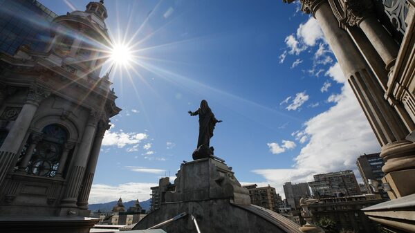 Arauco hace historia en el mercado de bonos chileno con emisión por US$840 millones Arauco hace historia en el mercado de bonos chileno con emisión por US$840 millones