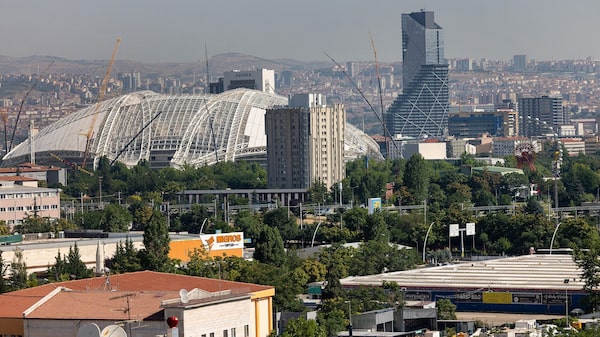 Turquia liquida 131 fundos em dificuldades e recorre a grandes bancos para supervisão Turquia liquida 131 fundos em dificuldades e recorre a grandes bancos para supervisão