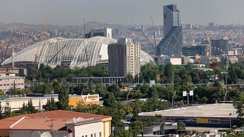 Turquia liquida 131 fundos em dificuldades e recorre a grandes bancos para supervisão Turquia liquida 131 fundos em dificuldades e recorre a grandes bancos para supervisão