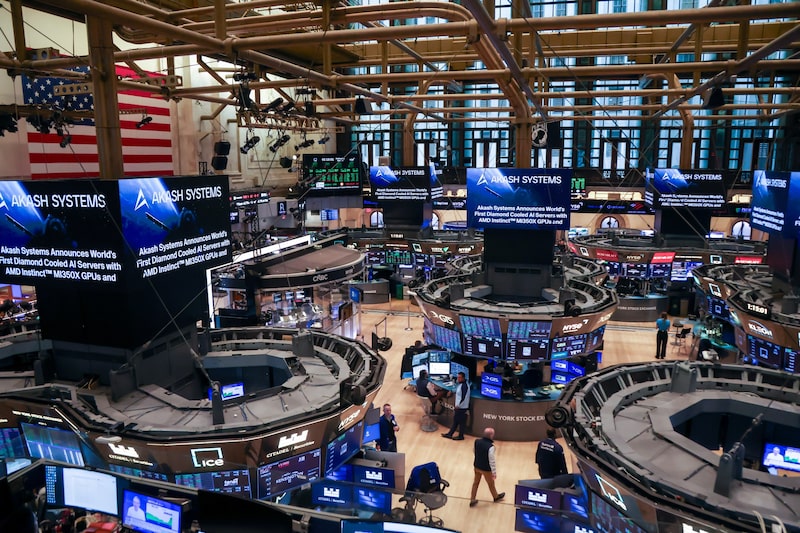 Las acciones caen mientras el petróleo se dispara. Fotógrafo: Michael Nagle/Bloomberg. Las acciones caen mientras el petróleo se dispara. Fotógrafo: Michael Nagle/Bloomberg.