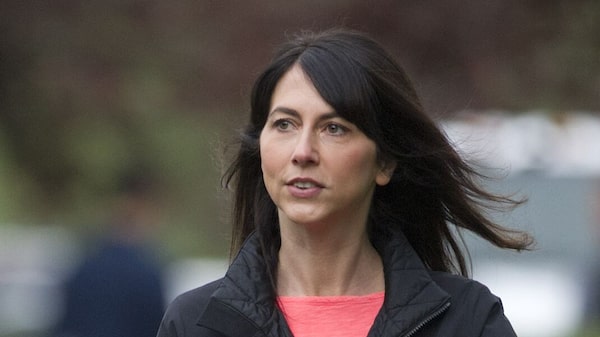 MacKenzie Scott reduz sua participação na Amazon em estimados US$ 10,4 bi em 2023 MacKenzie Scott reduz sua participação na Amazon em estimados US$ 10,4 bi em 2023