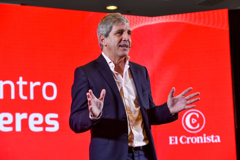 Luis Caputo, al participar de un encuentro de Líderes organizado por el diario El Cronista. Fuente: Ministerio de Economía. Luis Caputo, al participar de un encuentro de Líderes organizado por el diario El Cronista. Fuente: Ministerio de Economía.