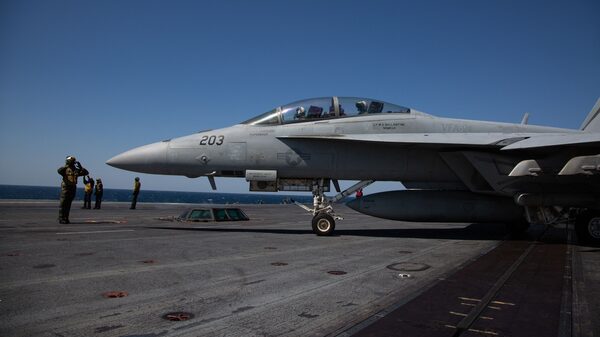 Un helicóptero y un caza de EE.UU. se estrellan por separado en el mar de China Meridional Un helicóptero y un caza de EE.UU. se estrellan por separado en el mar de China Meridional