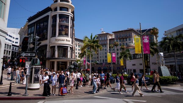Bernard Arnault apuesta por el Rodeo Drive de Los Ángeles con un nuevo buque insignia de Tiffany y Louis Vuitton Bernard Arnault apuesta por el Rodeo Drive de Los Ángeles con un nuevo buque insignia de Tiffany y Louis Vuitton
