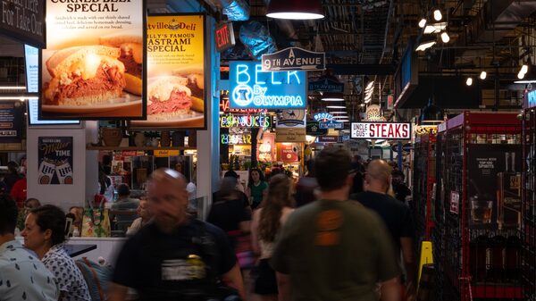 Consumidores hispanos en EE.UU. gastan menos por inflación y temor a controles migratorios Consumidores hispanos en EE.UU. gastan menos por inflación y temor a controles migratorios