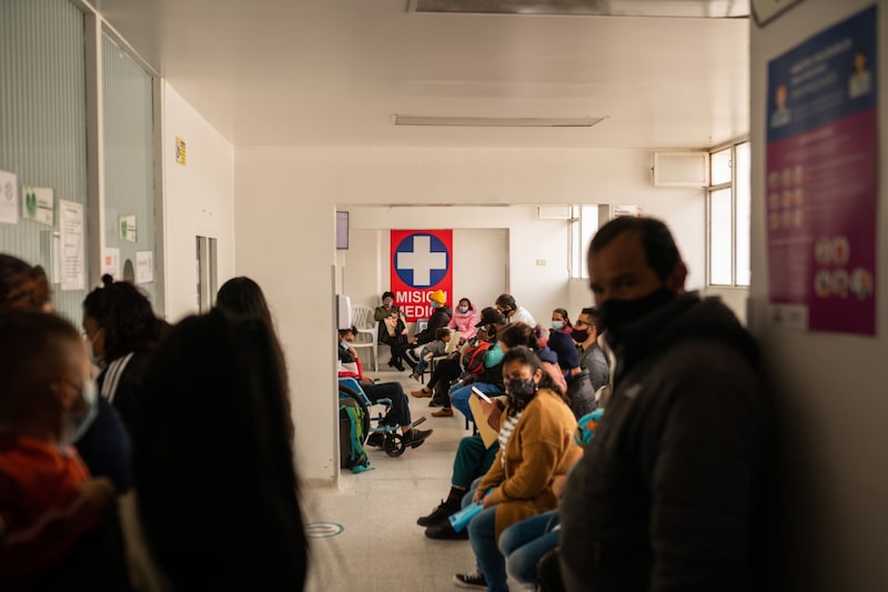 Pacientes en una sala de espera del hospital Mario Gaitán Yanguas en Soacha, departamento de Cundinamarca, Colombia, el viernes 9 de julio de 2021. Pacientes en una sala de espera del hospital Mario Gaitán Yanguas en Soacha, departamento de Cundinamarca, Colombia, el viernes 9 de julio de 2021.