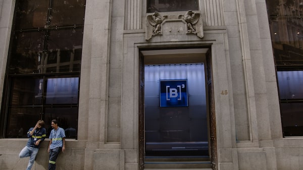 Brasil no topo: Ibovespa sobe quase 30% em dólar no ano e supera S&P 500 e pares Brasil no topo: Ibovespa sobe quase 30% em dólar no ano e supera S&P 500 e pares