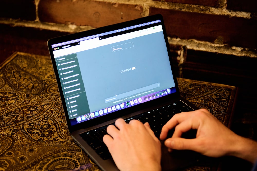 El propio atractivo de ChatGPT es logra analizar el contexto, responder a las preguntas de forma coherente y recurrir a una varias fuentes para llegar a conclusiones sofisticadas. El propio atractivo de ChatGPT es logra analizar el contexto, responder a las preguntas de forma coherente y recurrir a una varias fuentes para llegar a conclusiones sofisticadas.