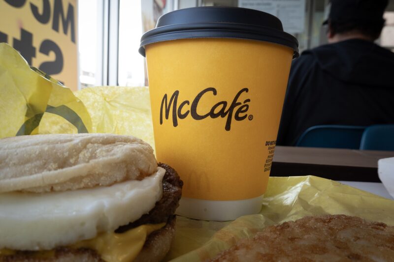 McDonald’s afirma que la tensión económica está afectando la venta de desayunos. McDonald’s afirma que la tensión económica está afectando la venta de desayunos.