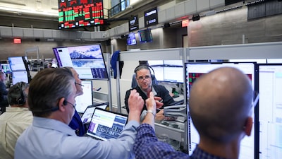 Acciones suben tras la baja del precio del petróleo provocada por el acuerdo entre EE.UU. e Irán Acciones suben tras la baja del precio del petróleo provocada por el acuerdo entre EE.UU. e Irán