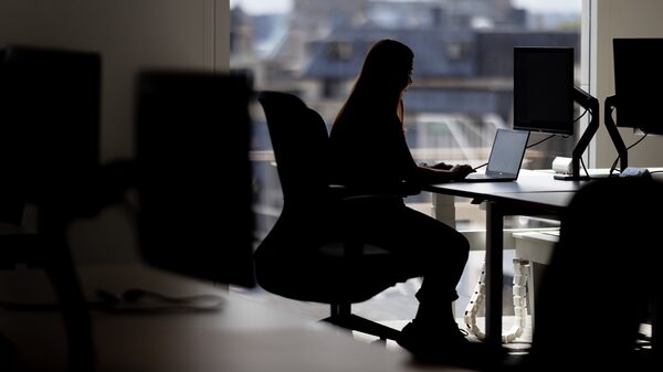 Sesgos de género aún limitan participación de las mujeres en economía y política Sesgos de género aún limitan participación de las mujeres en economía y política