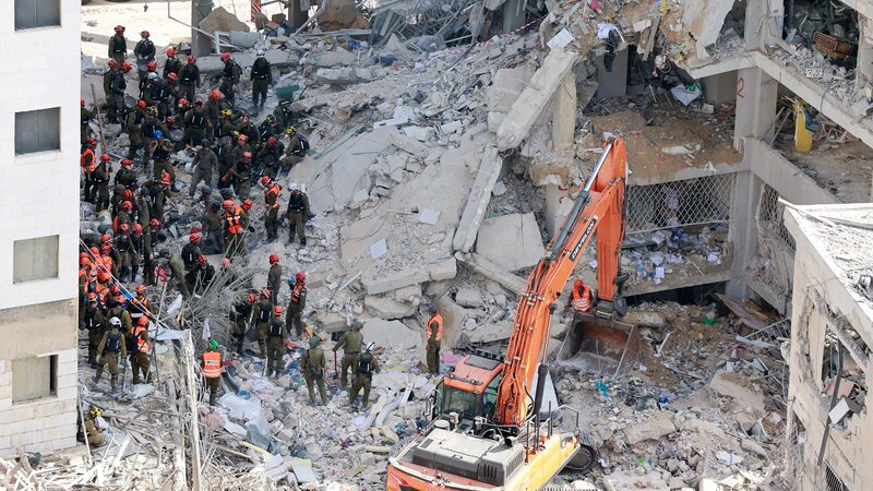 Petróleo Brent sobe até 5,5% na reabertura dos mercados; Ásia tem direções mistas Petróleo Brent sobe até 5,5% na reabertura dos mercados; Ásia tem direções mistas