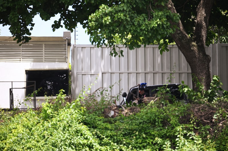 Con ayuda de EE.UU., asesores de Machado escapan de la embajada de Argentina en Caracas. Con ayuda de EE.UU., asesores de Machado escapan de la embajada de Argentina en Caracas.