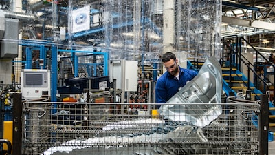Geely perto de acordo para produzir carros em fábrica da Ford na Espanha, dizem fontes Geely perto de acordo para produzir carros em fábrica da Ford na Espanha, dizem fontes