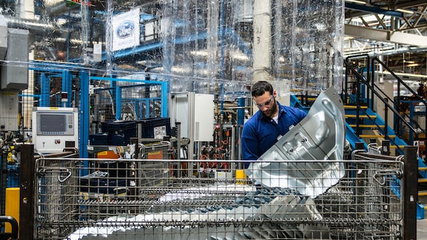 Geely perto de acordo para produzir carros em fábrica da Ford na Espanha, dizem fontes Geely perto de acordo para produzir carros em fábrica da Ford na Espanha, dizem fontes