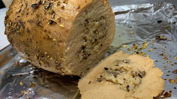 ¿Es el pavo falso lo suficientemente bueno para una cena de Acción de Gracias vegana? ¿Es el pavo falso lo suficientemente bueno para una cena de Acción de Gracias vegana?